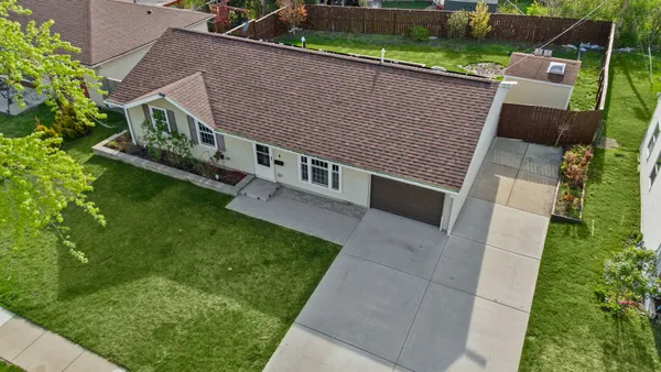 $350,000 | 604 Newberry Drive, Streamwood, IL 60107