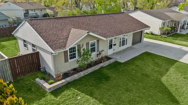 $350,000 | 604 Newberry Drive, Streamwood, IL 60107