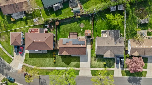 $350,000 | 604 Newberry Drive, Streamwood, IL 60107