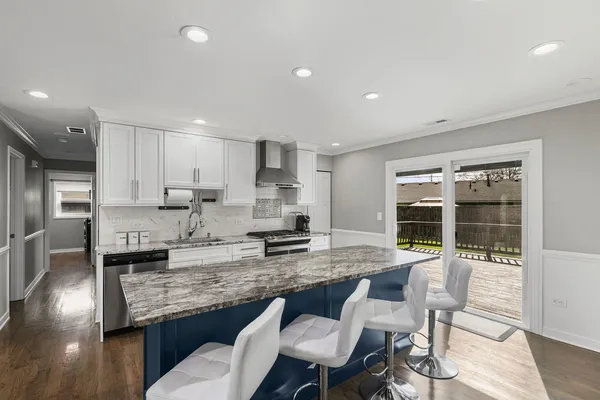 $350,000 | 604 Newberry Drive, Streamwood, IL 60107