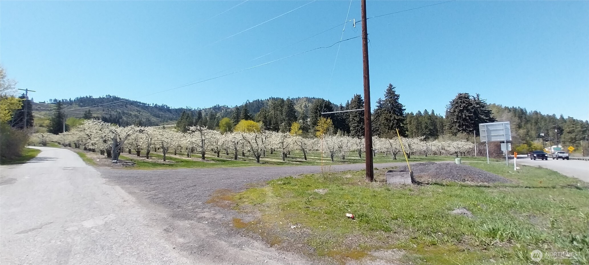 8010 Green Road Peshastin, WA 98847 - Photo 16 of 33 a view of a road with a park