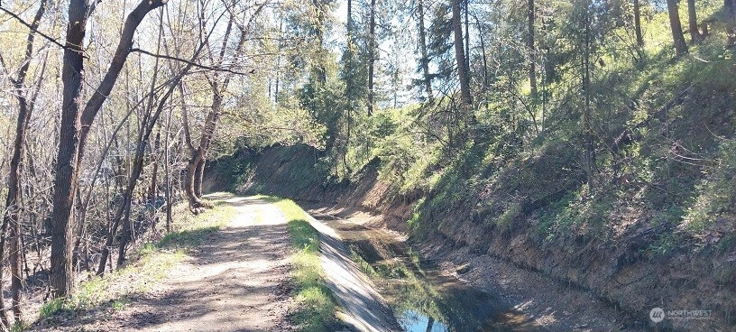 8010 Green Road Peshastin, WA 98847 - Photo 27 of 33 a view of a yard with wooden fence