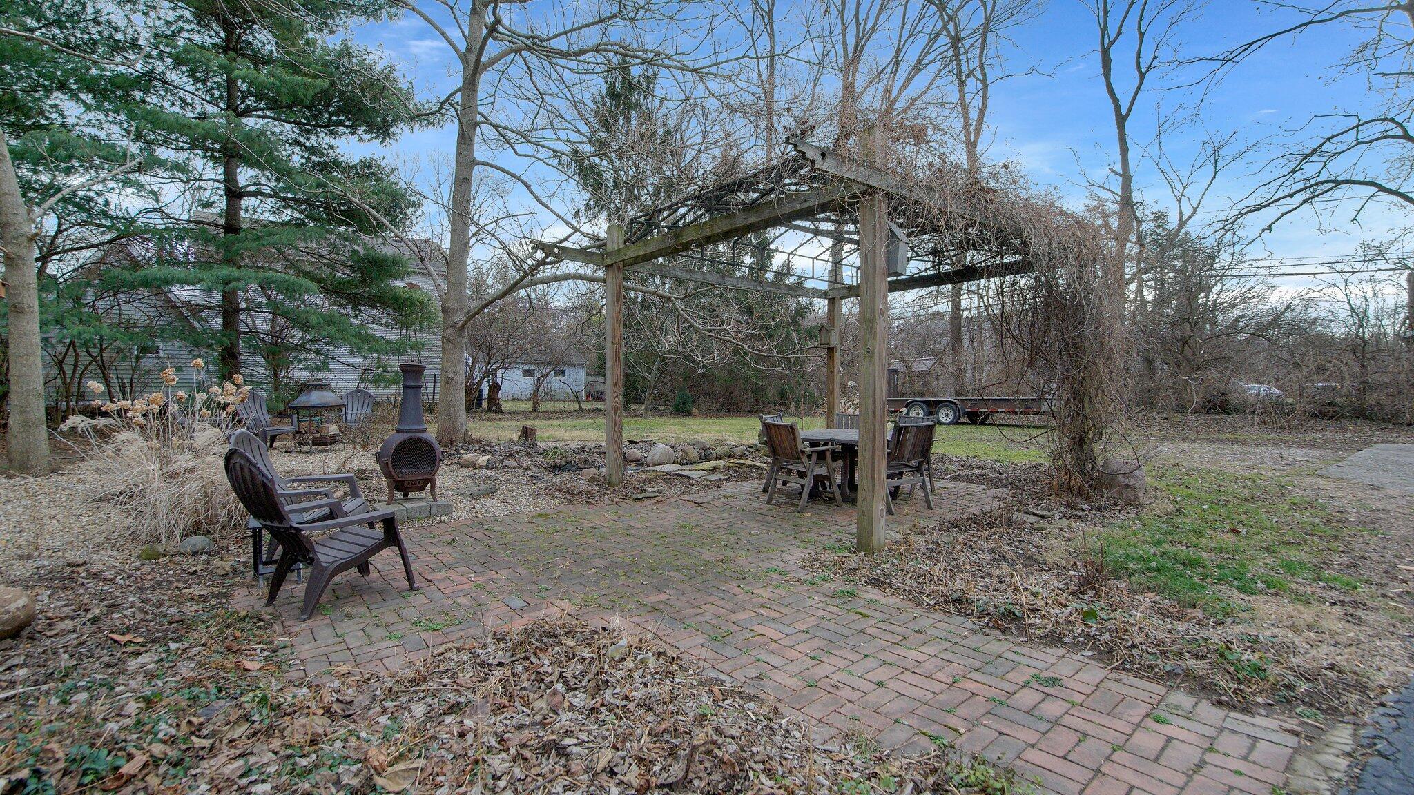 2751 Clifton Road Columbus, OH 43221 - Photo 10 of 62 Pergola / Garden area