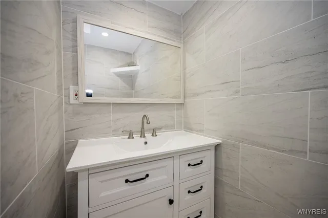 $279,000 | 156 Parkwood Avenue, Buffalo, NY 14217