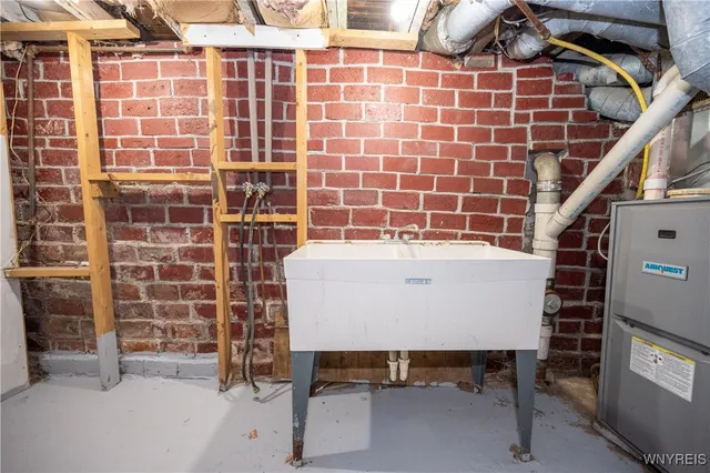 $279,000 | 156 Parkwood Avenue, Buffalo, NY 14217