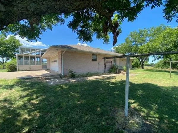 $2,800 | 703 Merit Street, Farmersville, TX 75442