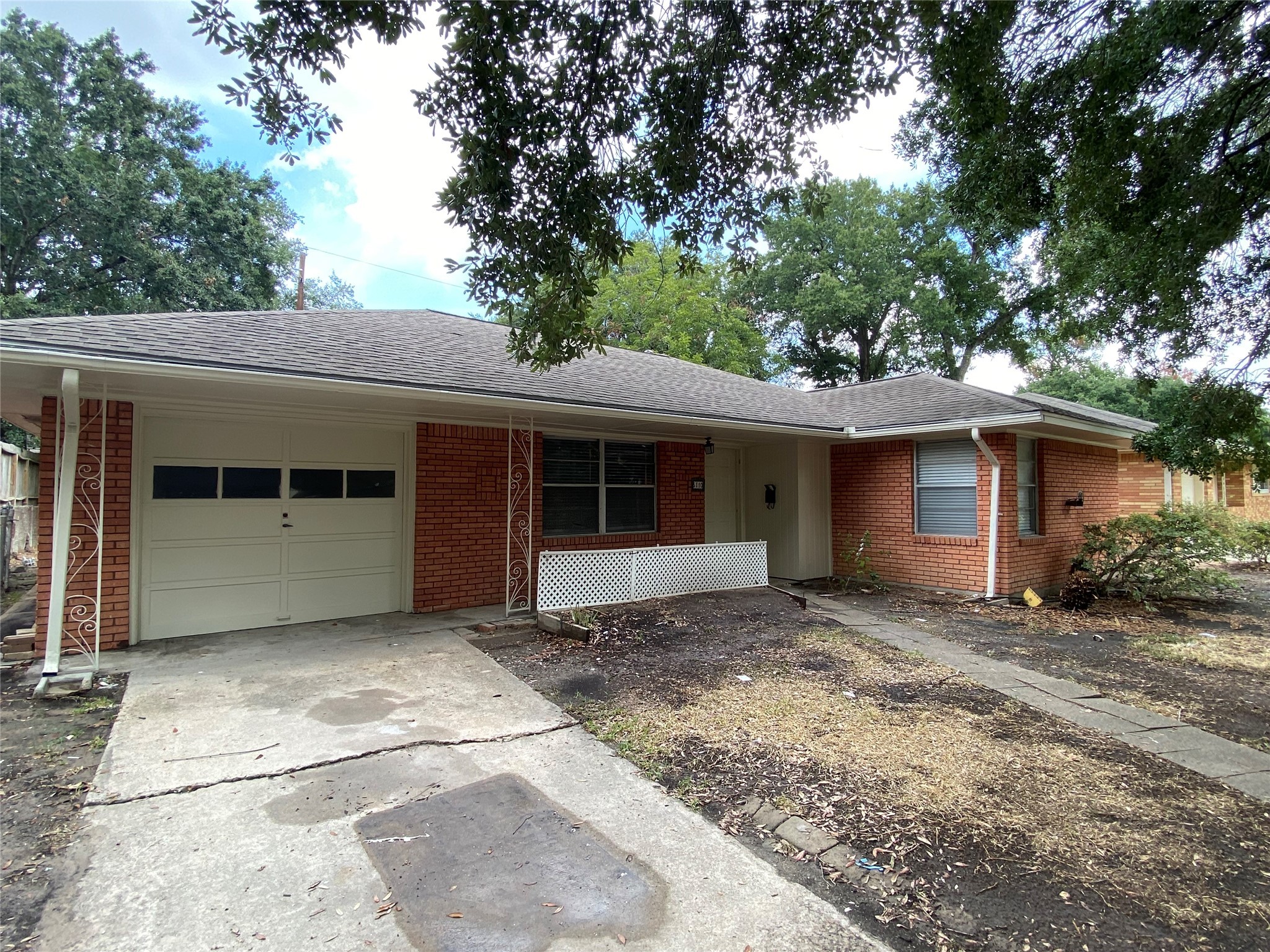 5110 West 43rd Street Houston, TX 77092 - Photo 2 of 14 a front view of a house with a garden
