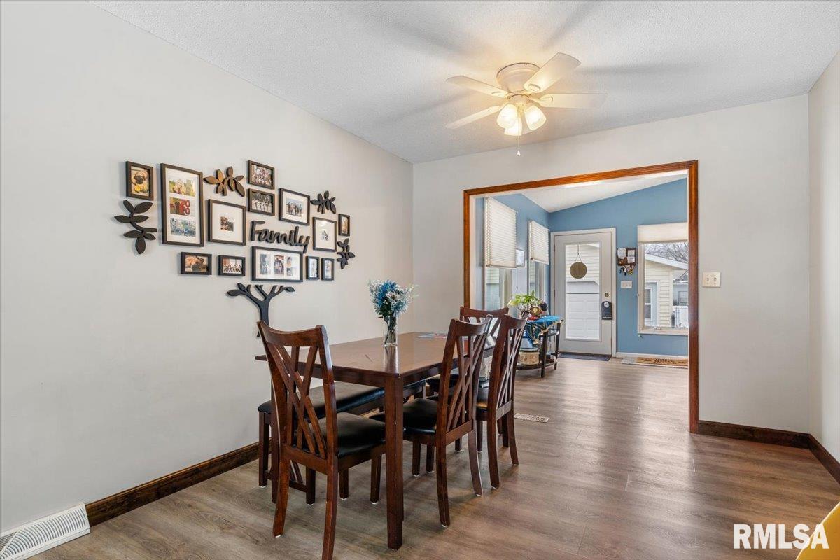 631 Hackberry Drive Chatham, IL 62629 - Photo 6 of 31