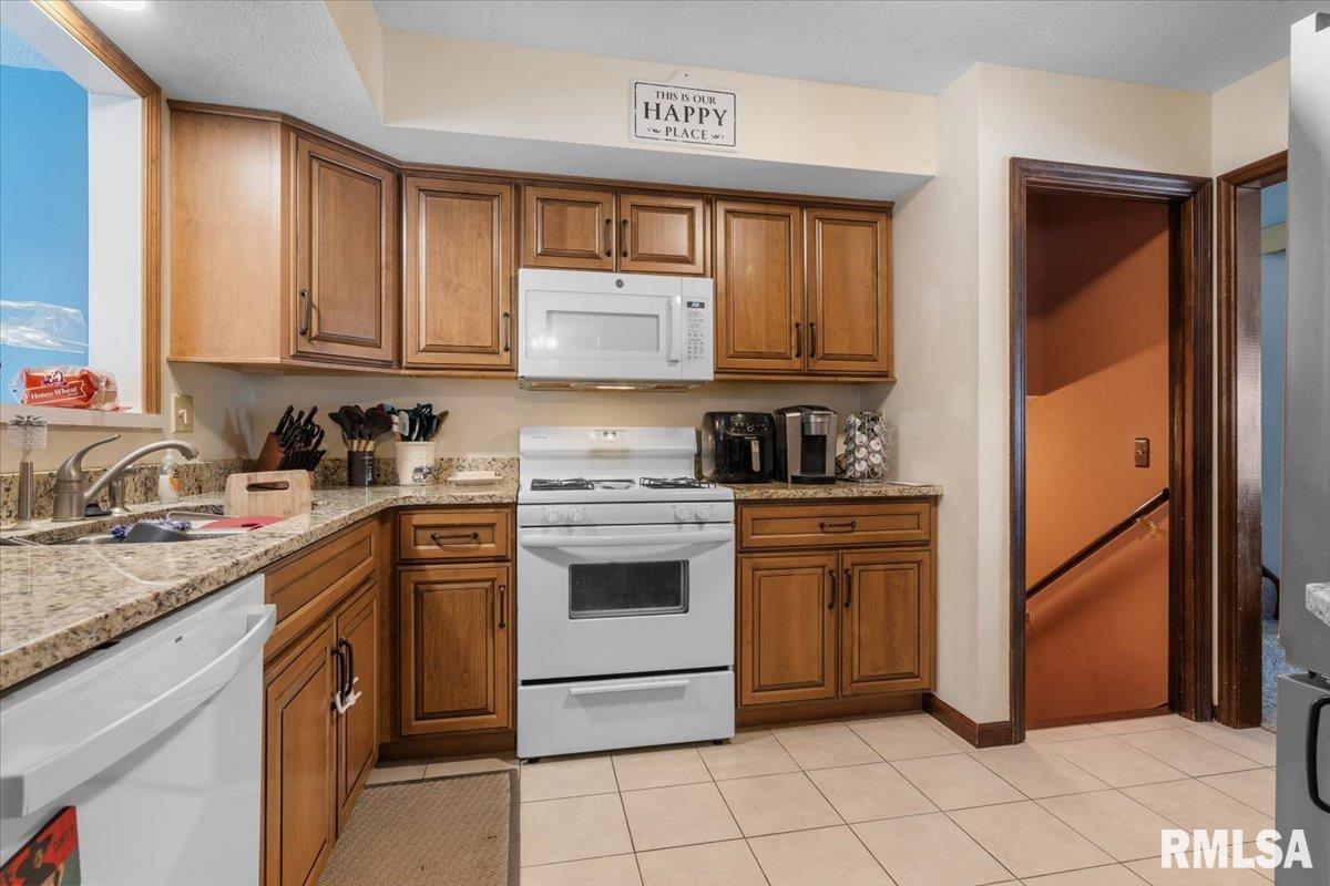 631 Hackberry Drive Chatham, IL 62629 - Photo 8 of 31