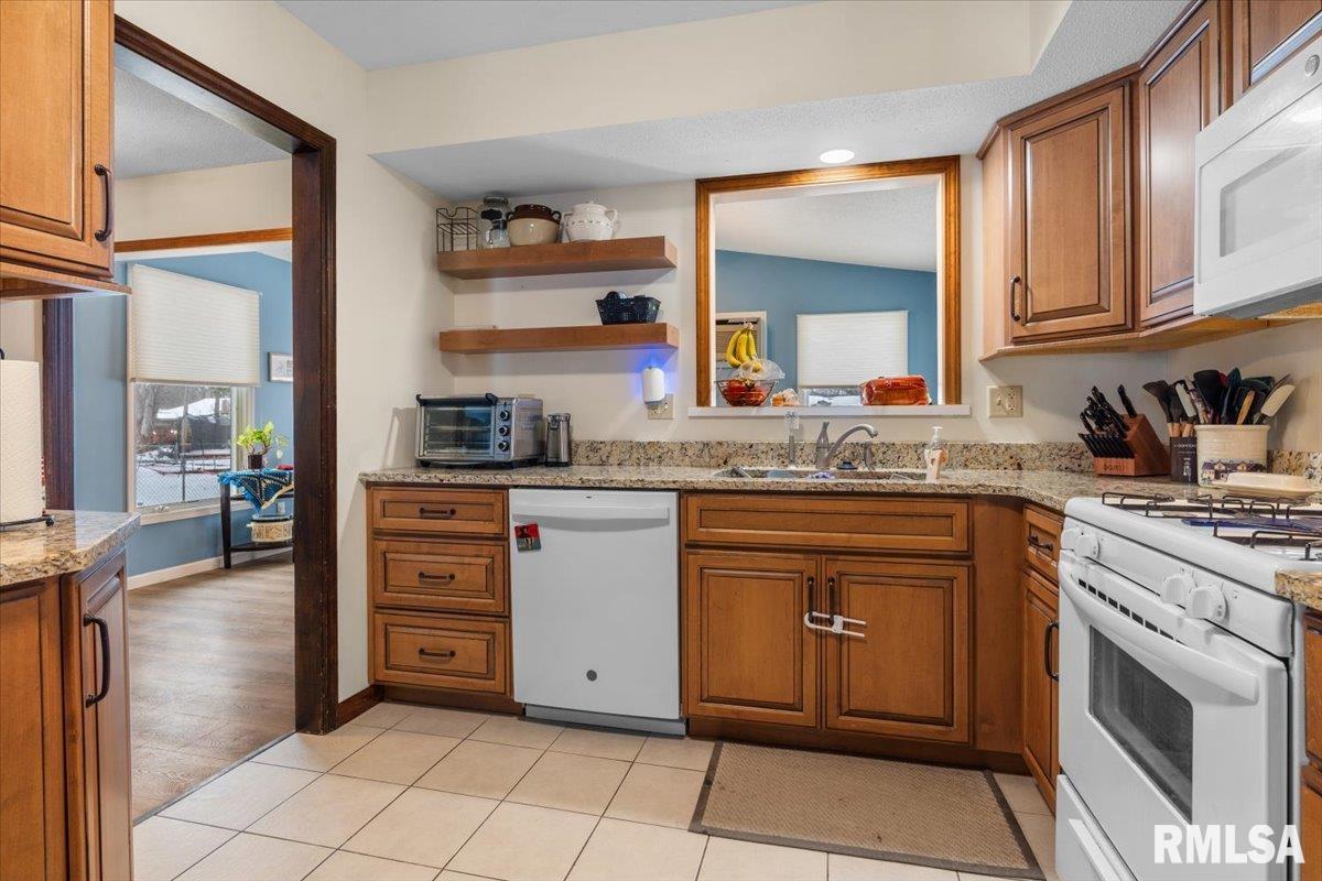 631 Hackberry Drive Chatham, IL 62629 - Photo 9 of 31