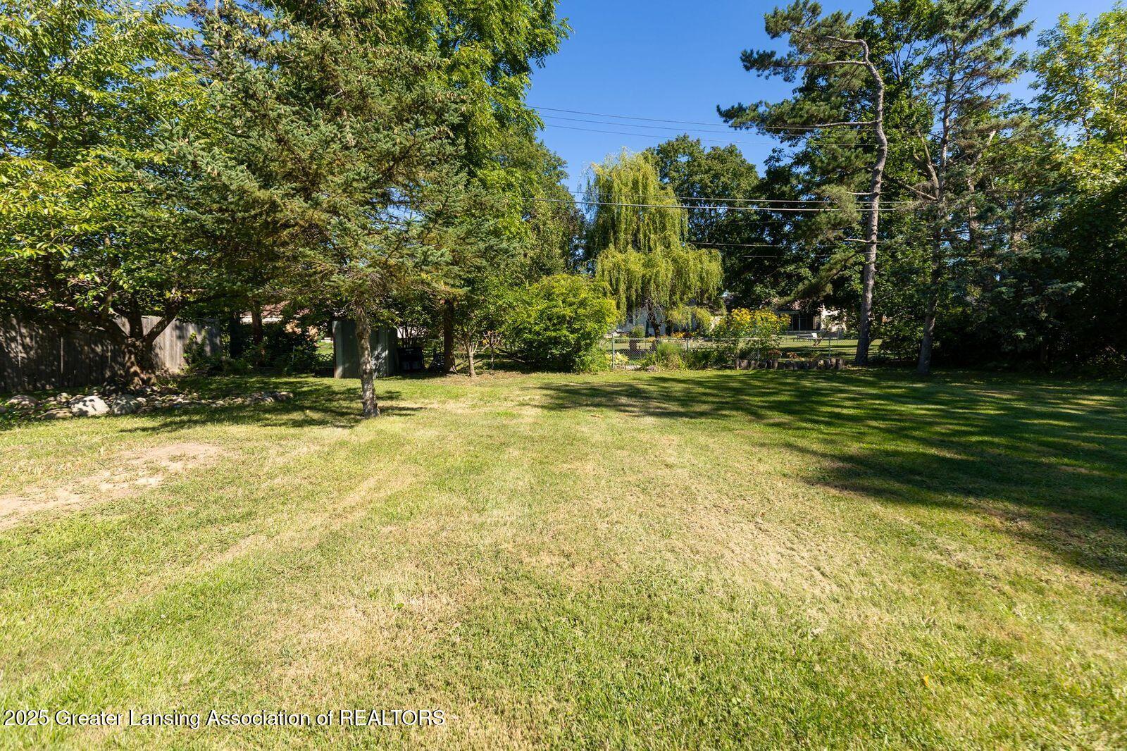 2224 Pembroke Road Lansing, MI 48906 - Photo 36 of 49 iUY6RlUg