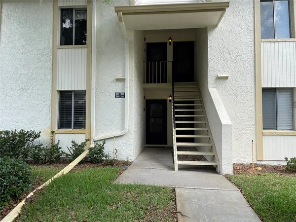 $1,750 | 211 Pine Court, Unit 211, Oldsmar, FL 34677