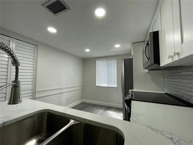 $1,949 | 211 Pine Court, Unit 211, Oldsmar, FL 34677