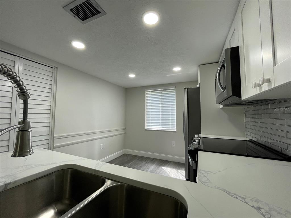 211 Pine Court, Unit 211 Oldsmar, FL 34677 - Photo 12 of 47