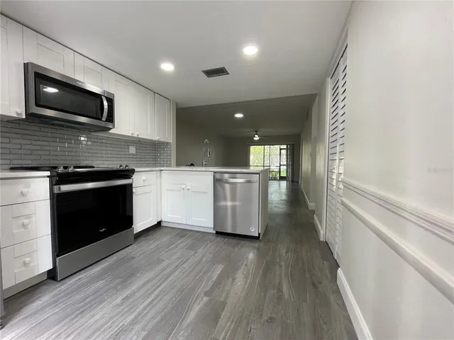 $1,949 | 211 Pine Court, Unit 211, Oldsmar, FL 34677