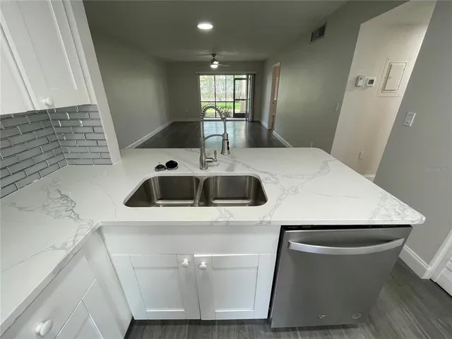 $1,949 | 211 Pine Court, Unit 211, Oldsmar, FL 34677