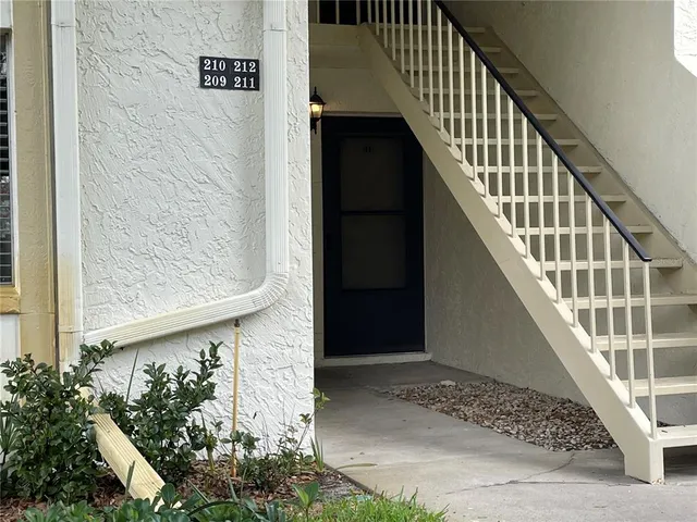 $1,949 | 211 Pine Court, Unit 211, Oldsmar, FL 34677