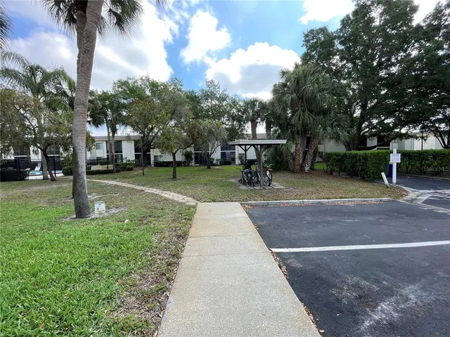 $1,949 | 211 Pine Court, Unit 211, Oldsmar, FL 34677