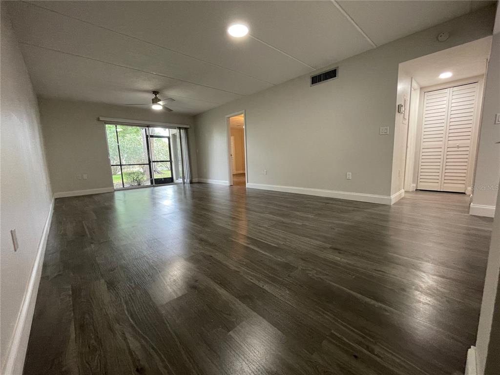 211 Pine Court, Unit 211 Oldsmar, FL 34677 - Photo 6 of 47