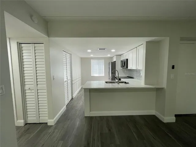 $1,949 | 211 Pine Court, Unit 211, Oldsmar, FL 34677