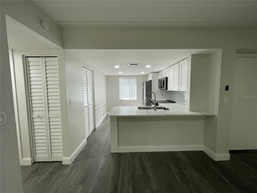 211 Pine Court, Unit 211 Oldsmar, FL 34677 - Photo 10 of 47