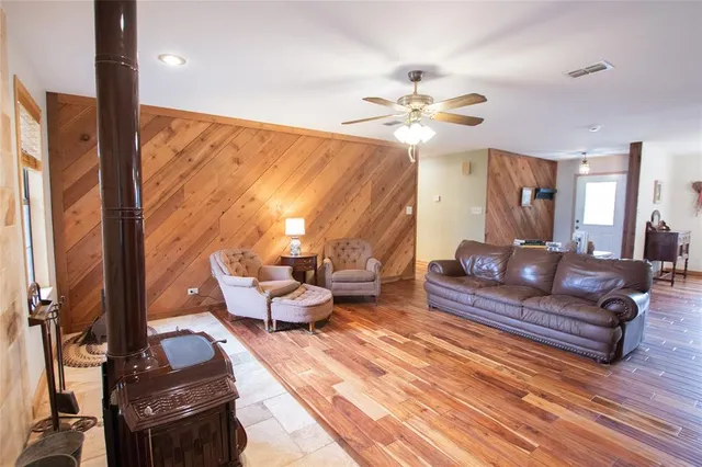 $425,000 | 16120 County Road 1130, Flint, TX 75762