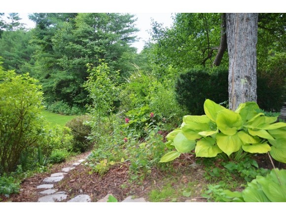 424 Hurricane Road Keene, NH 03431 - Photo 4 of 33