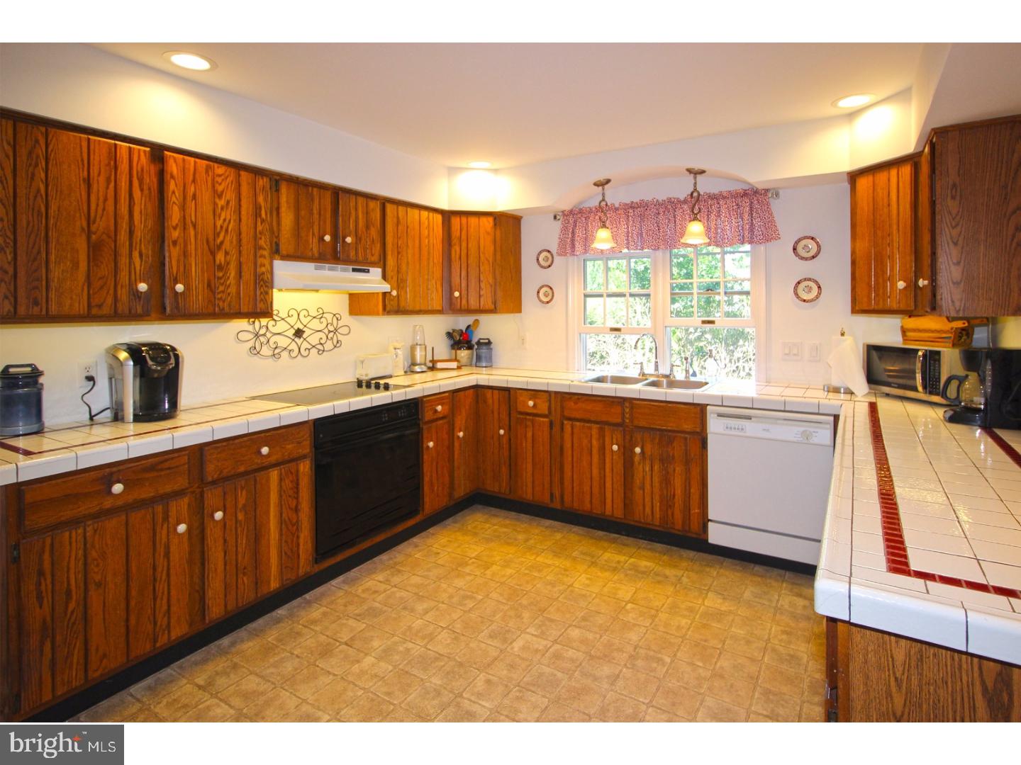 1850 Fairgrounds Road Hatfield, PA 19440 - Photo 10 of 23 Kitchen