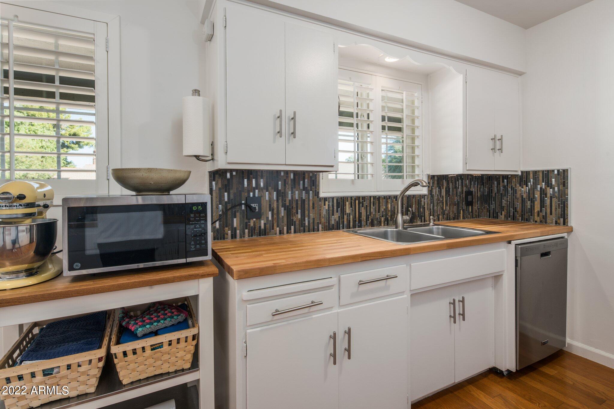 1609 West Lawrence Road Phoenix, AZ 85015 - Photo 11 of 30 Kitchen