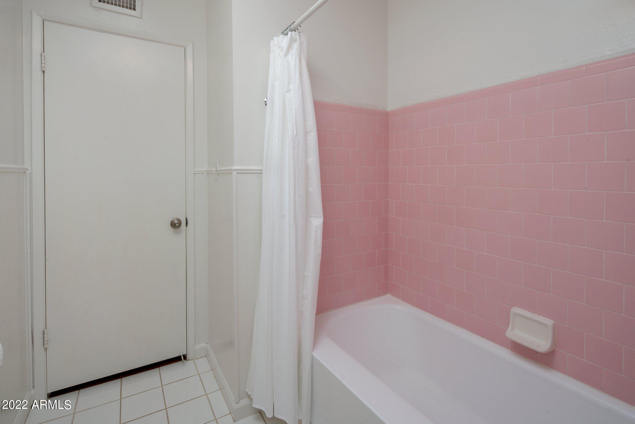 1609 West Lawrence Road Phoenix, AZ 85015 - Photo 17 of 30 Guest Bathroom