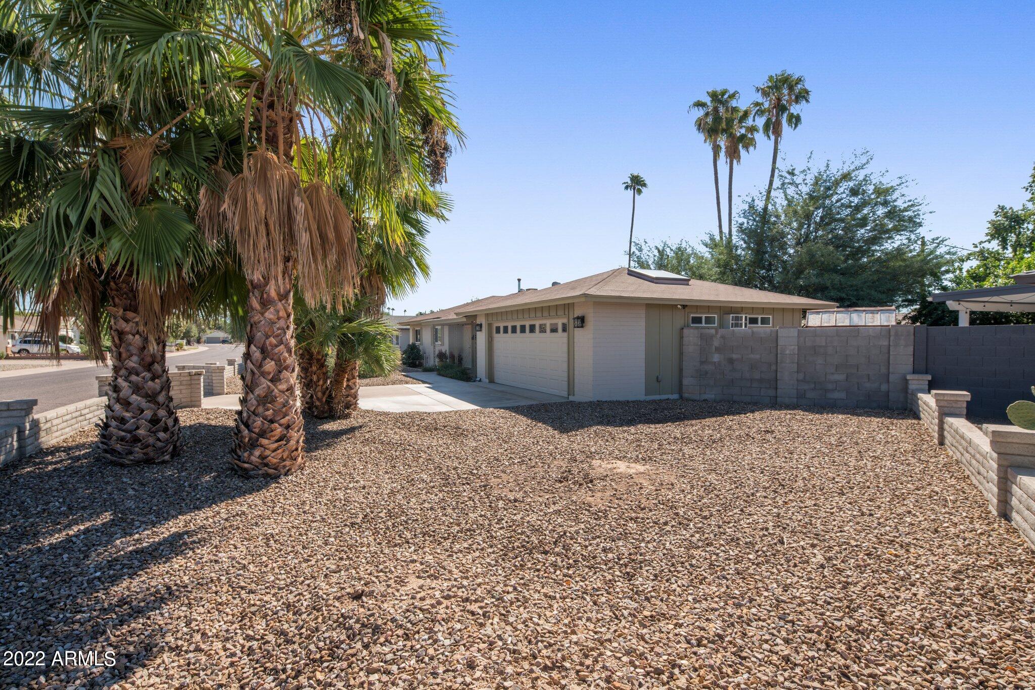 1609 West Lawrence Road Phoenix, AZ 85015 - Photo 3 of 30 2 Car Garage