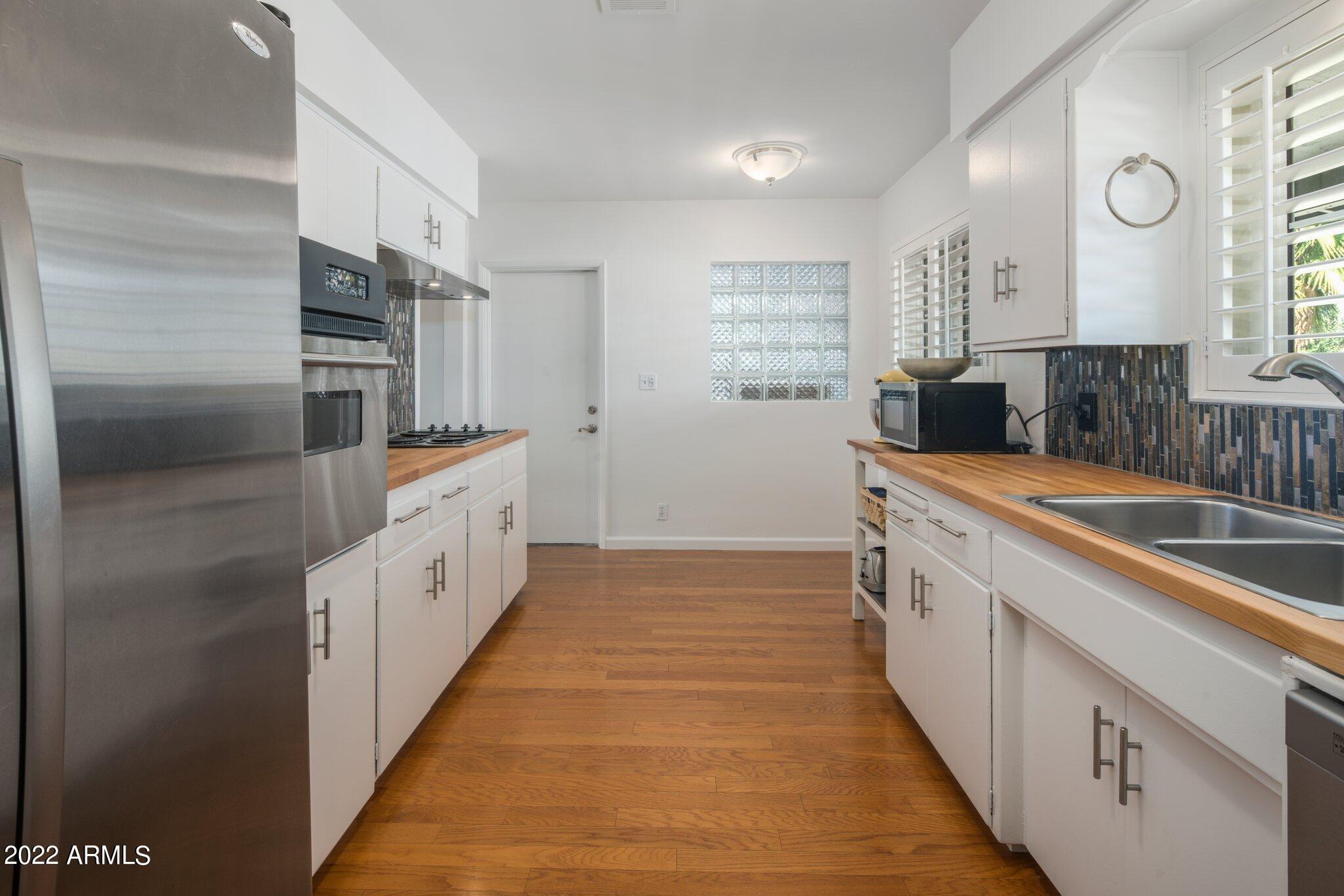 1609 West Lawrence Road Phoenix, AZ 85015 - Photo 7 of 30 Kitchen