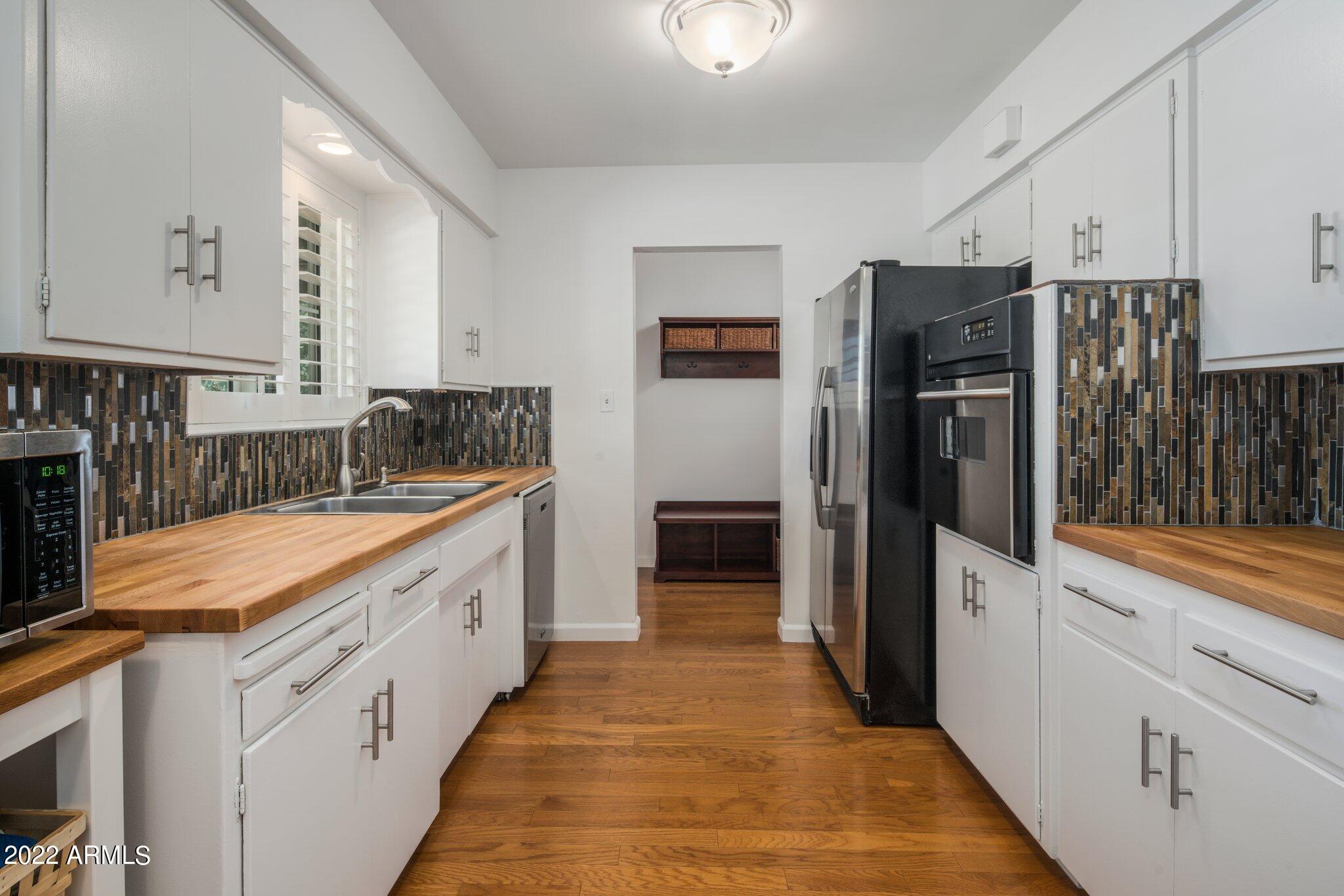 1609 West Lawrence Road Phoenix, AZ 85015 - Photo 9 of 30 Kitchen