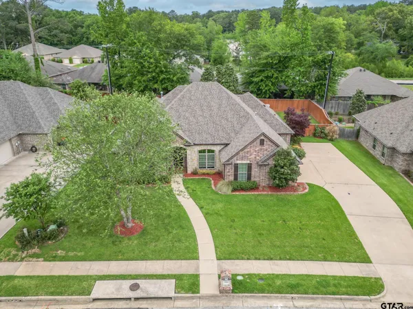 $588,000 | 936 Cambridge Bend, Tyler, TX 75703