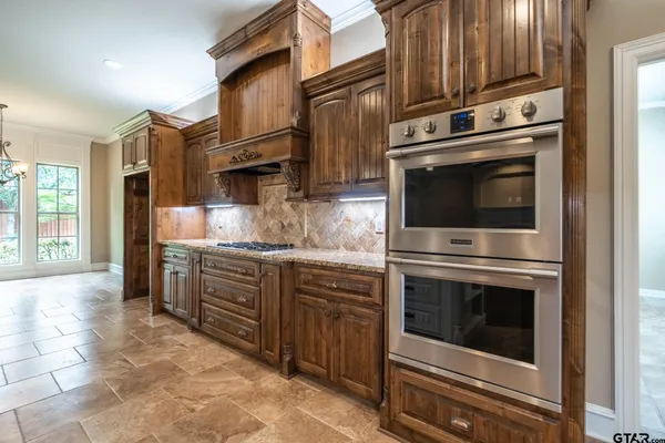 $588,000 | 936 Cambridge Bend, Tyler, TX 75703