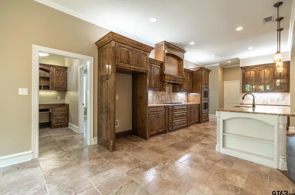 $588,000 | 936 Cambridge Bend, Tyler, TX 75703