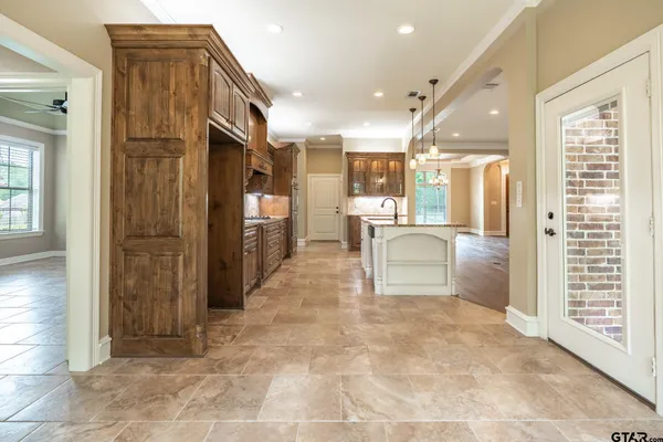 $588,000 | 936 Cambridge Bend, Tyler, TX 75703