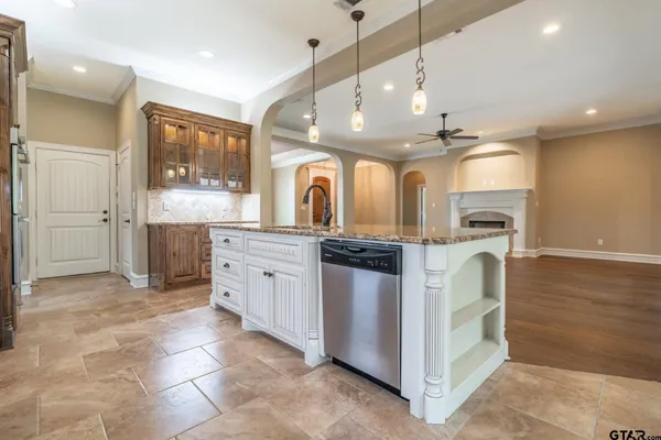 $588,000 | 936 Cambridge Bend, Tyler, TX 75703