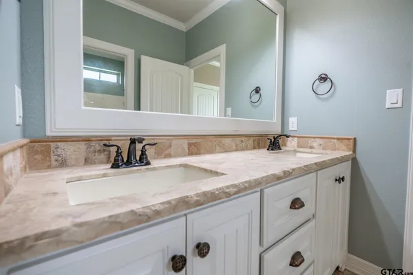 $588,000 | 936 Cambridge Bend, Tyler, TX 75703