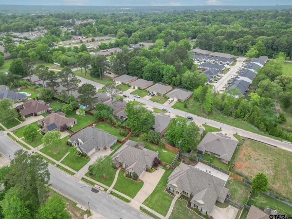 $588,000 | 936 Cambridge Bend, Tyler, TX 75703