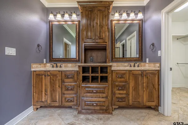 $588,000 | 936 Cambridge Bend, Tyler, TX 75703