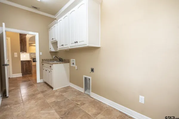 $588,000 | 936 Cambridge Bend, Tyler, TX 75703