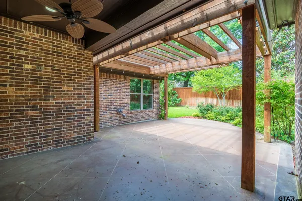 $588,000 | 936 Cambridge Bend, Tyler, TX 75703