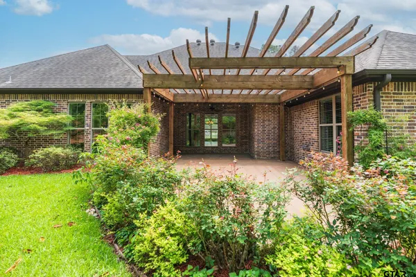 $588,000 | 936 Cambridge Bend, Tyler, TX 75703