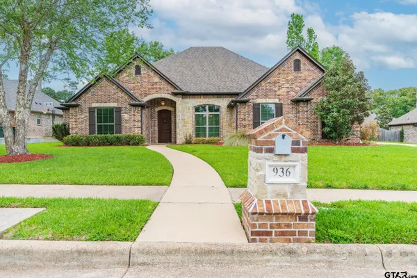 $588,000 | 936 Cambridge Bend, Tyler, TX 75703