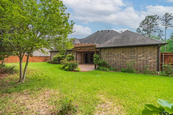 $588,000 | 936 Cambridge Bend, Tyler, TX 75703