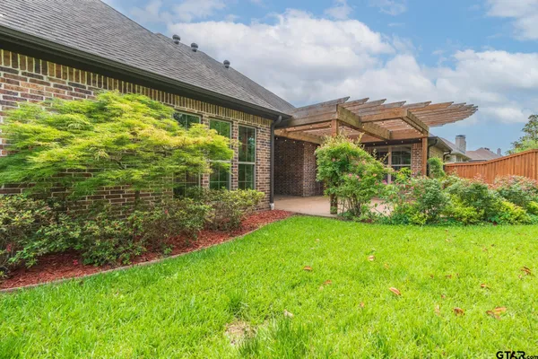 $588,000 | 936 Cambridge Bend, Tyler, TX 75703