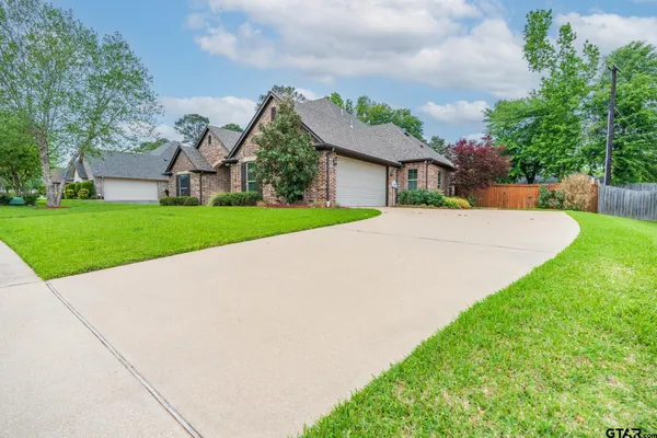 $588,000 | 936 Cambridge Bend, Tyler, TX 75703