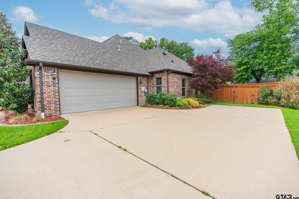 $588,000 | 936 Cambridge Bend, Tyler, TX 75703