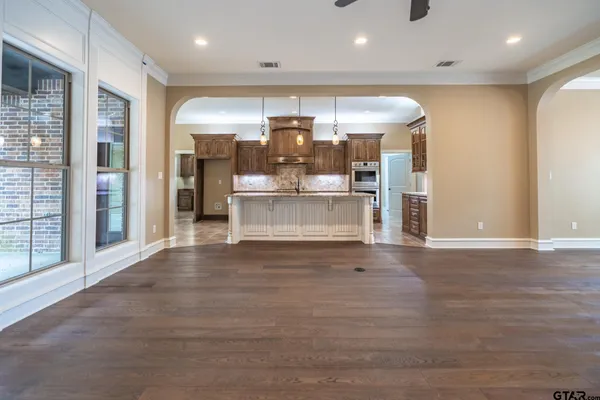 $588,000 | 936 Cambridge Bend, Tyler, TX 75703